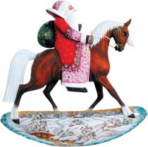 US 51121 Игрушка новогодняя коллекционная Дед Мороз верхом на лошади Mister Christmas (h=30 см) купить